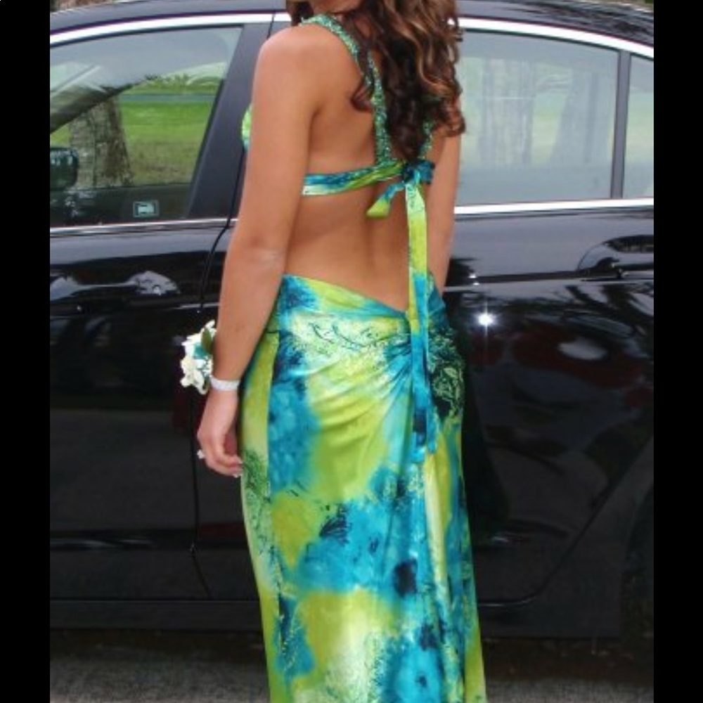 Beautiful floor length prom dress!